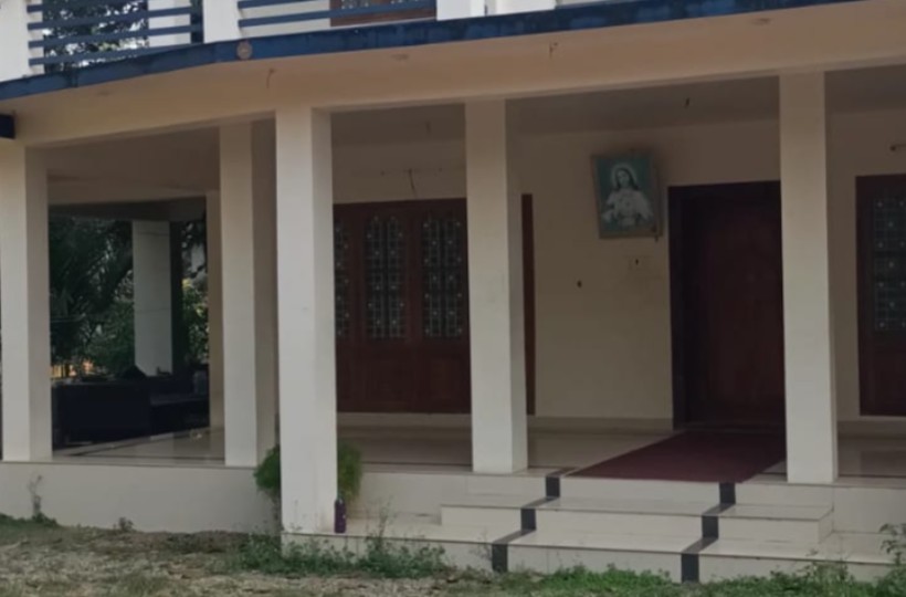 4BHK House (42 cent ,4000 sqft)for sale in Kattukadai