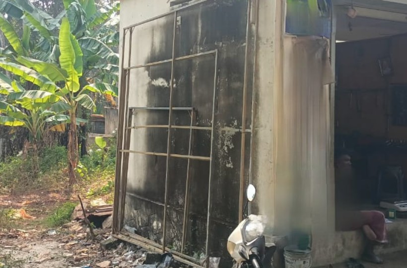 House Plot with two shops for sale in Kaichoondi to Karunkal Road -9 Cent